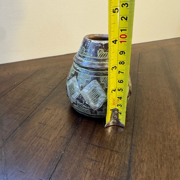 Beautiful Pottery Bud Vase Aztec Brown Beige  Handmade Signed - Picture 4 of 5